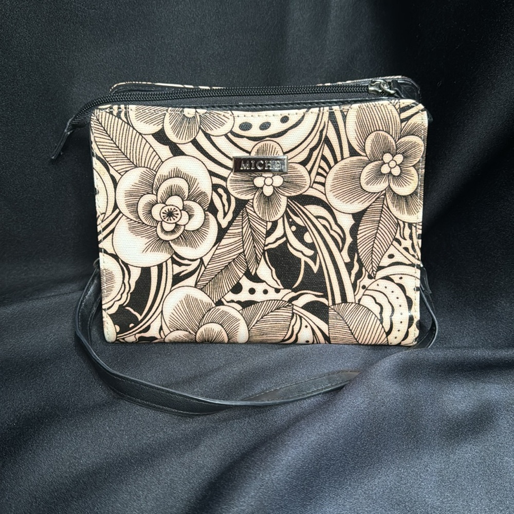 Petite Miche purse with two shells